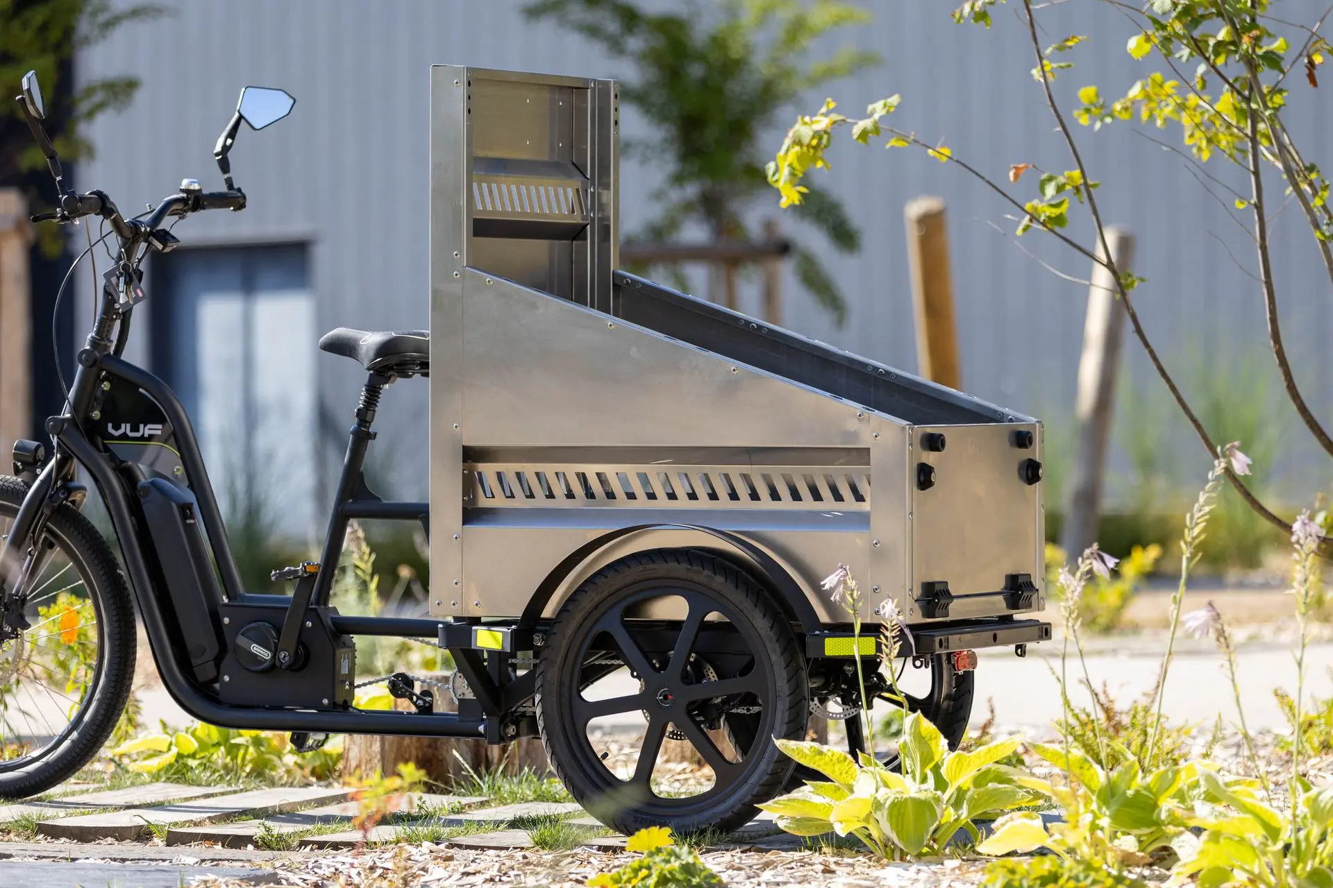 zoom sur le caisson cleaner du triporteur VUF M de notre partenaire VUF Bikes