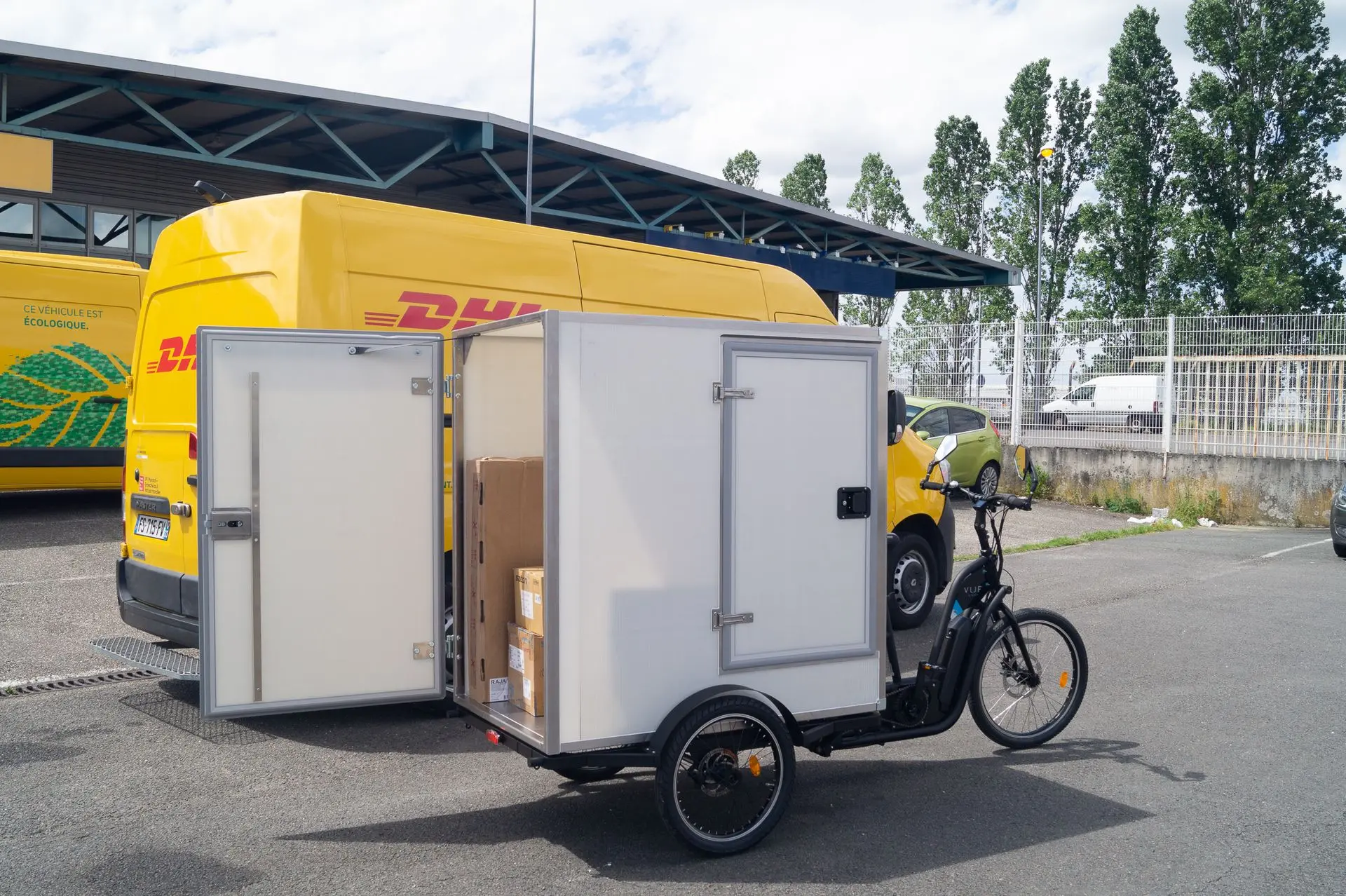 Zoom sur le caisson Poly du triporteur professionnel VUF XXL Fit