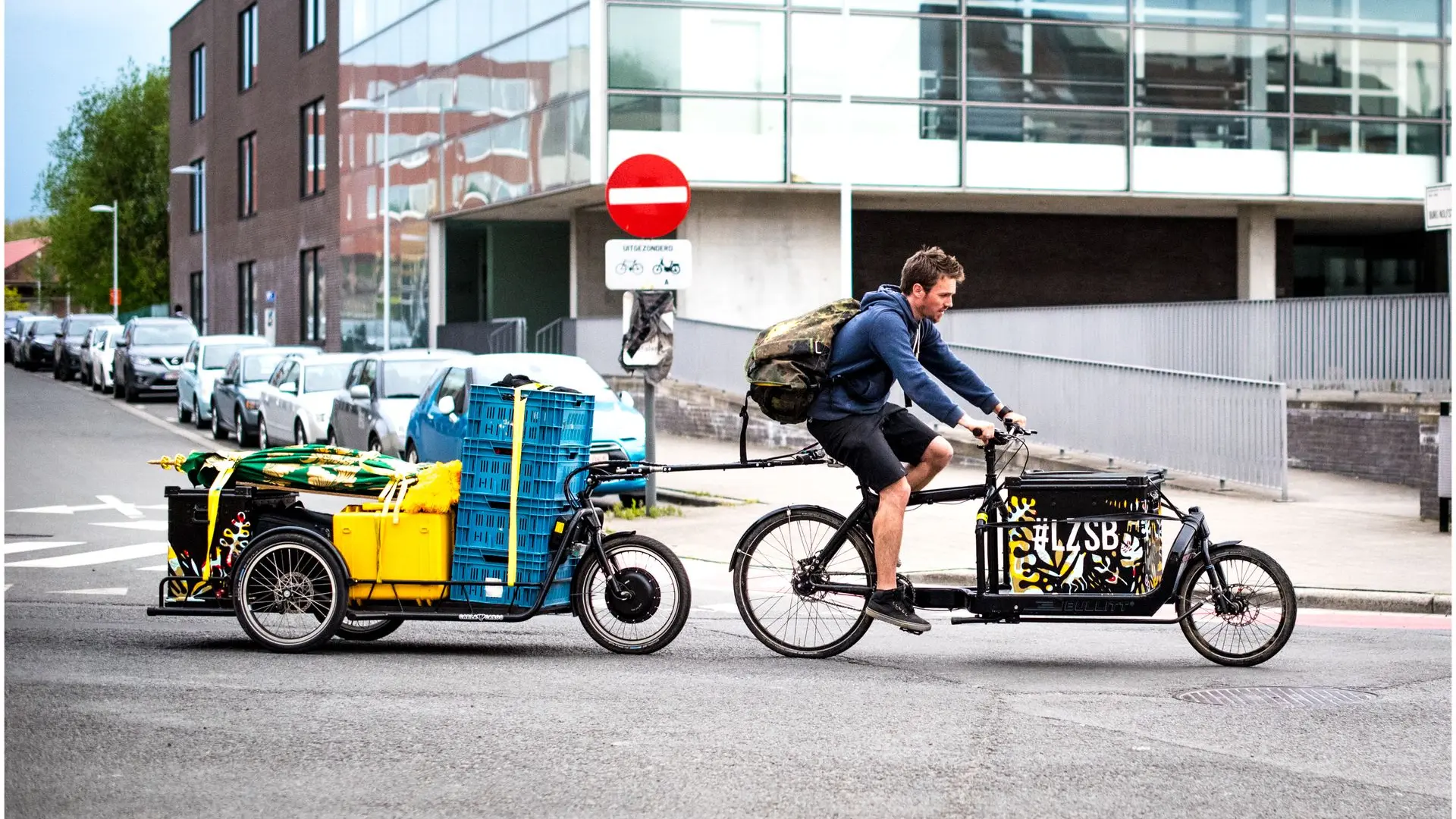 Alliance d'une remorque Carla de Carla Cargo et un vélo cargo pour la livraison du dernier kilomètre