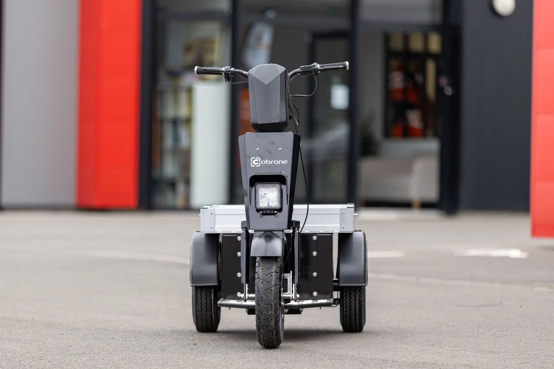 Triporteur professionnel Cobrane U2 et sa caisse aluminium