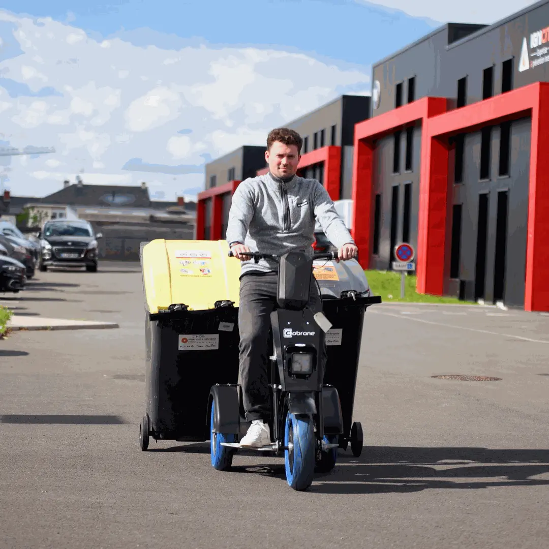 Triporteur professionnel Cobrane U1 et le tractage de poubelles