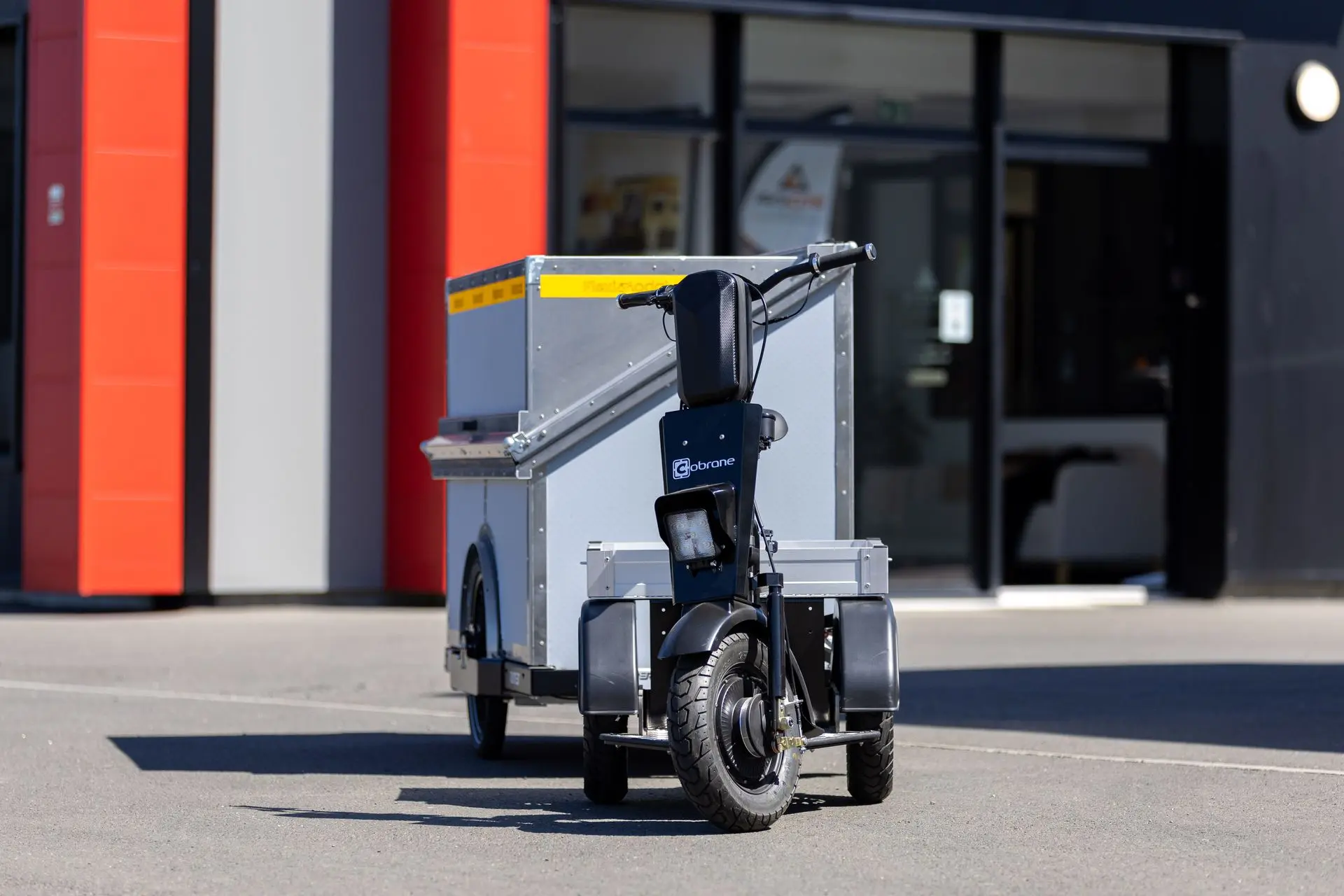 triporteur professionnel Cobrane U2 et la remorque Runner de notre partenaire FlexiModal