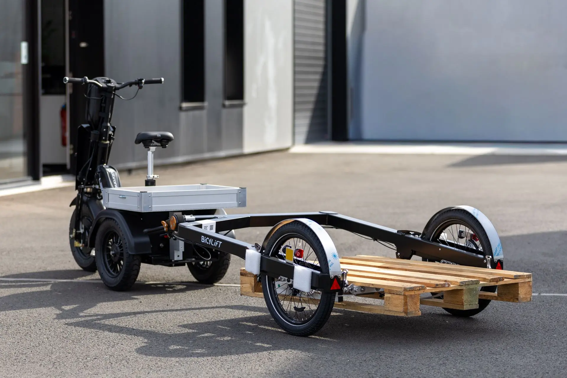 Cobrane U1 et la remorque Bicylift de FlexiModal