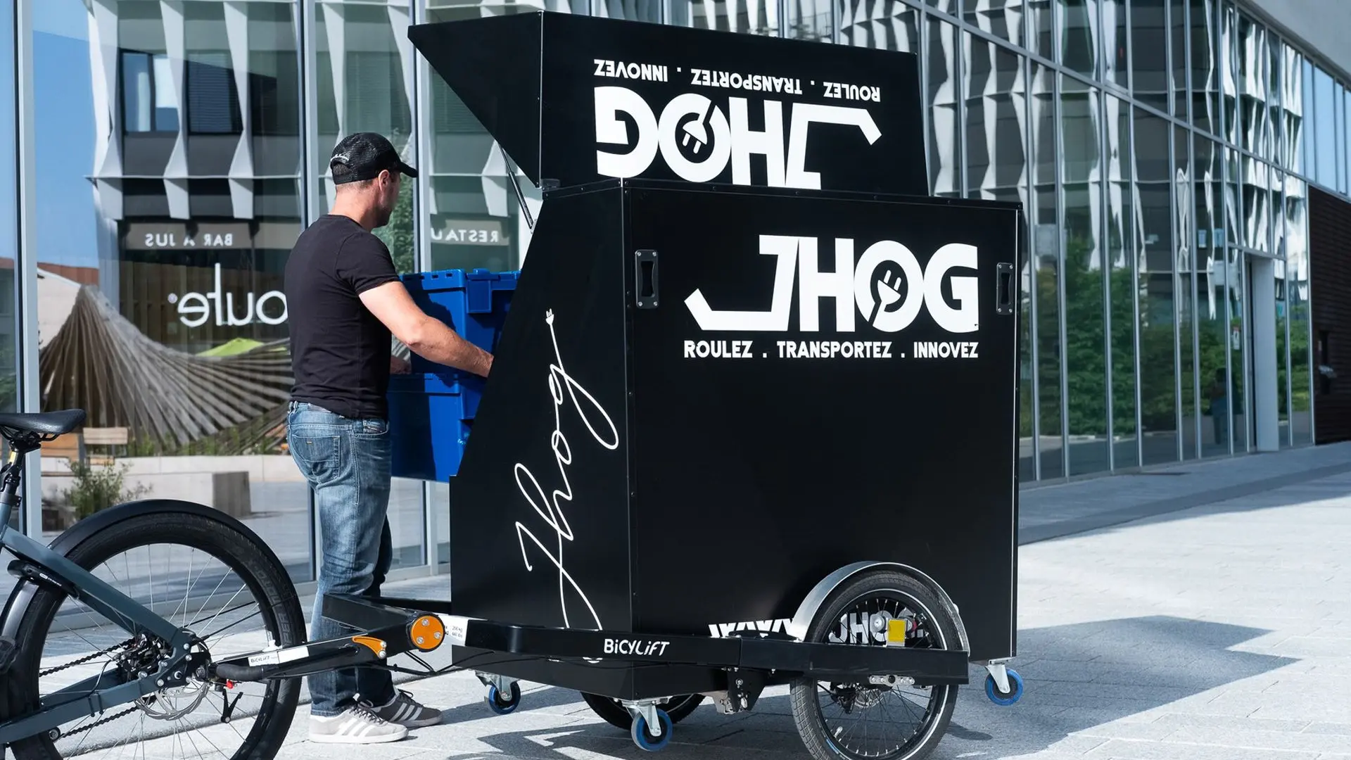 Remorque Bicylift de FlexiModal et le caisson colis