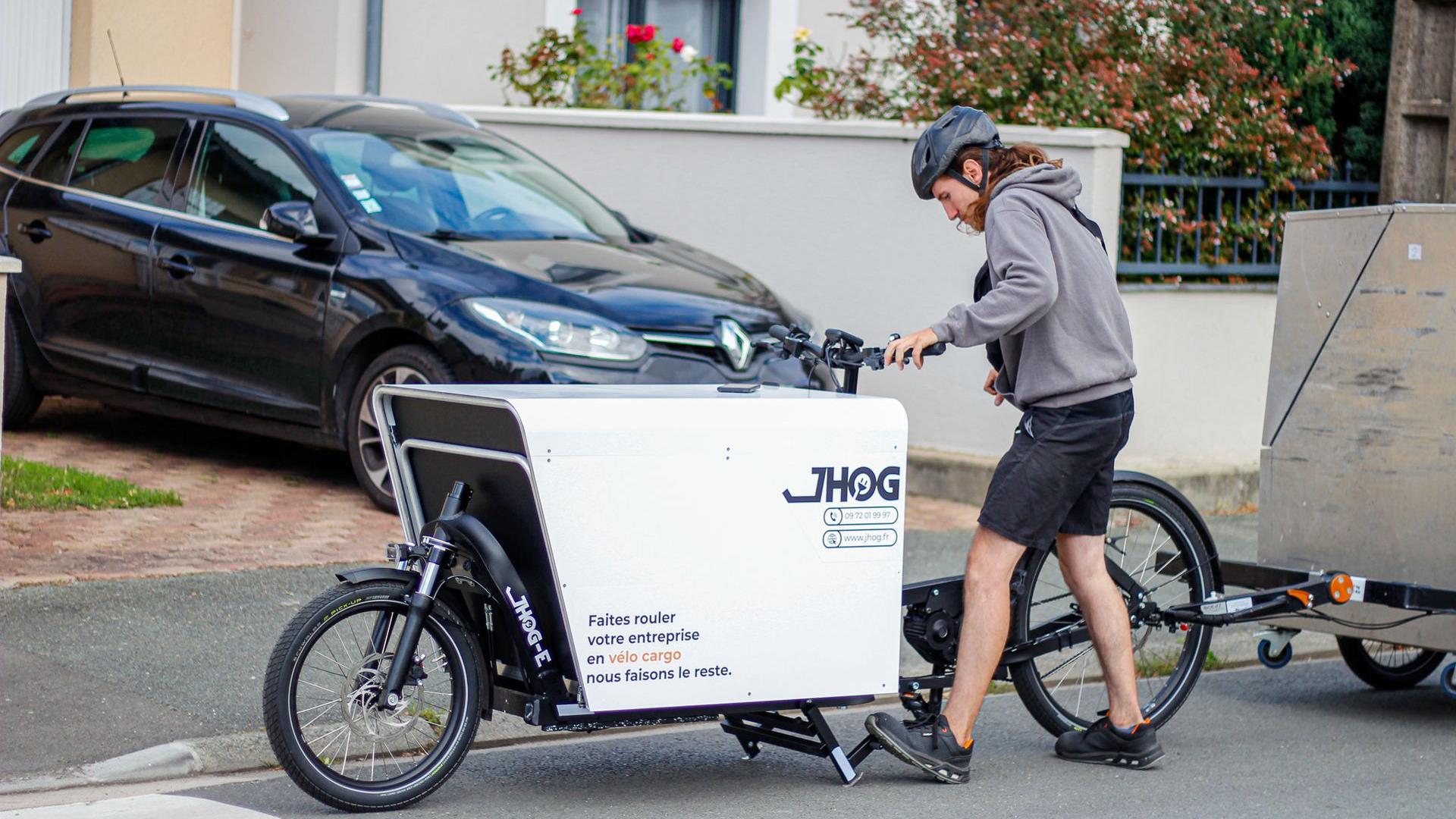 K'liveo - livraison de colis au guidon d'un vélo cargo professionnel JHOG-E