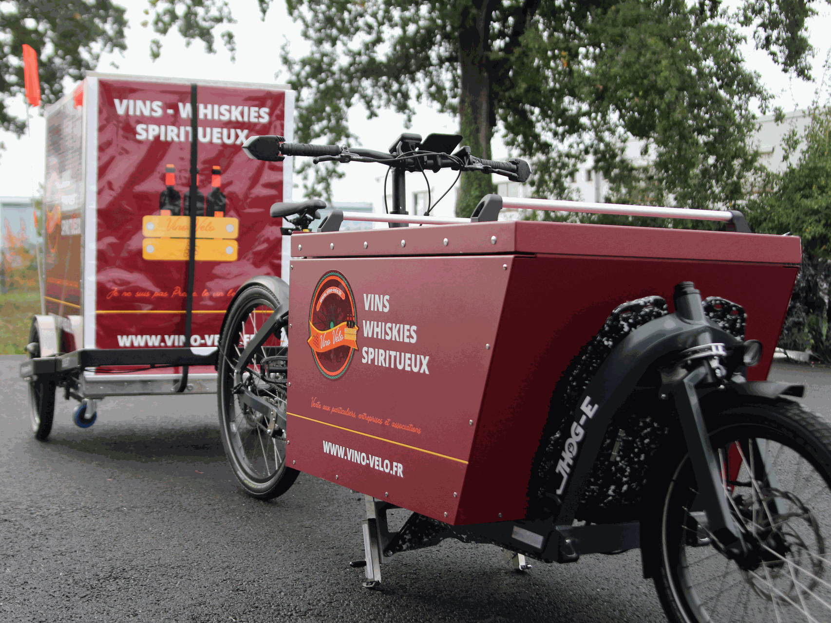 Vélo-cargo JHOG-E et remorque Bicylift - Mise en situation client Vino Vélo Saint-Brieuc