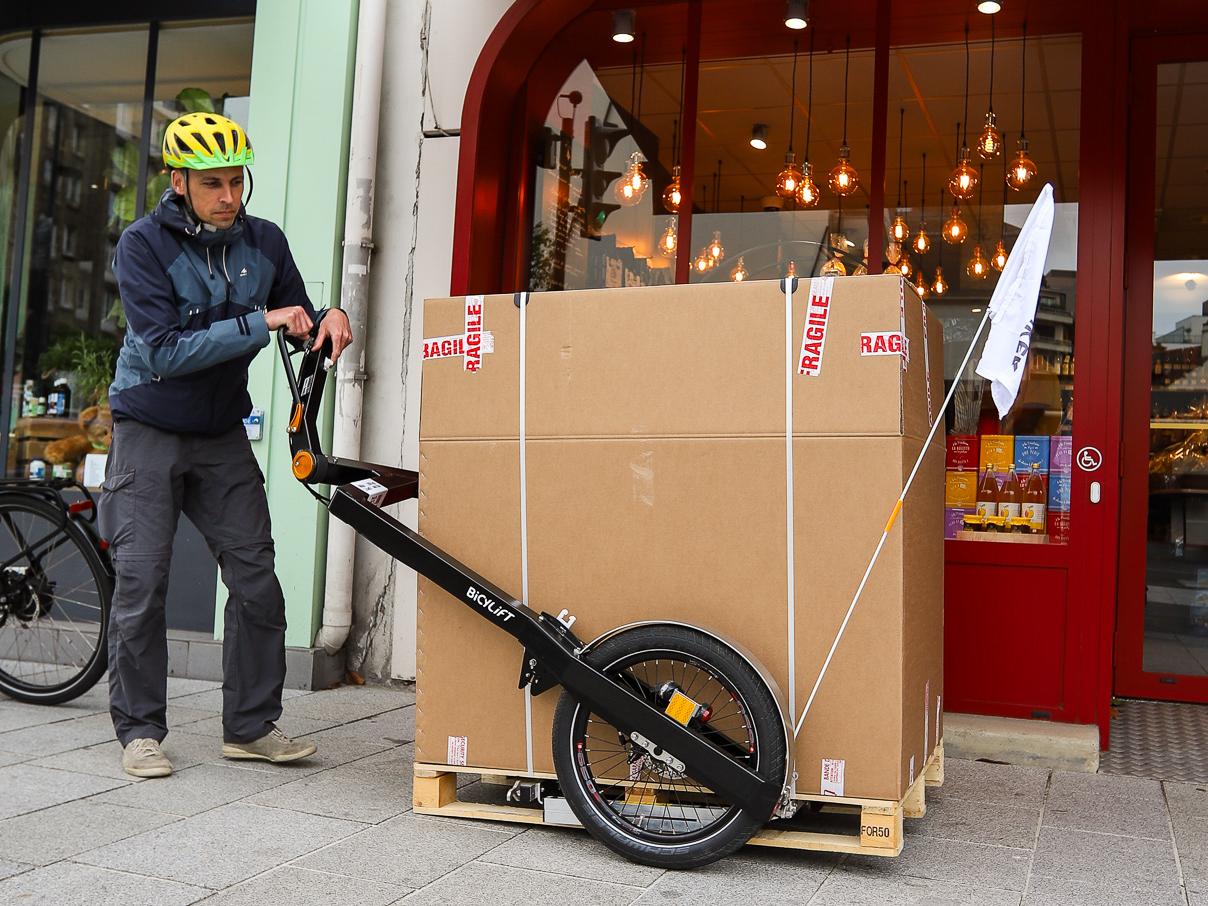 Module fourche palette pour Remorque Bicylift XL de Fleximodal - Mise en situation déchargement