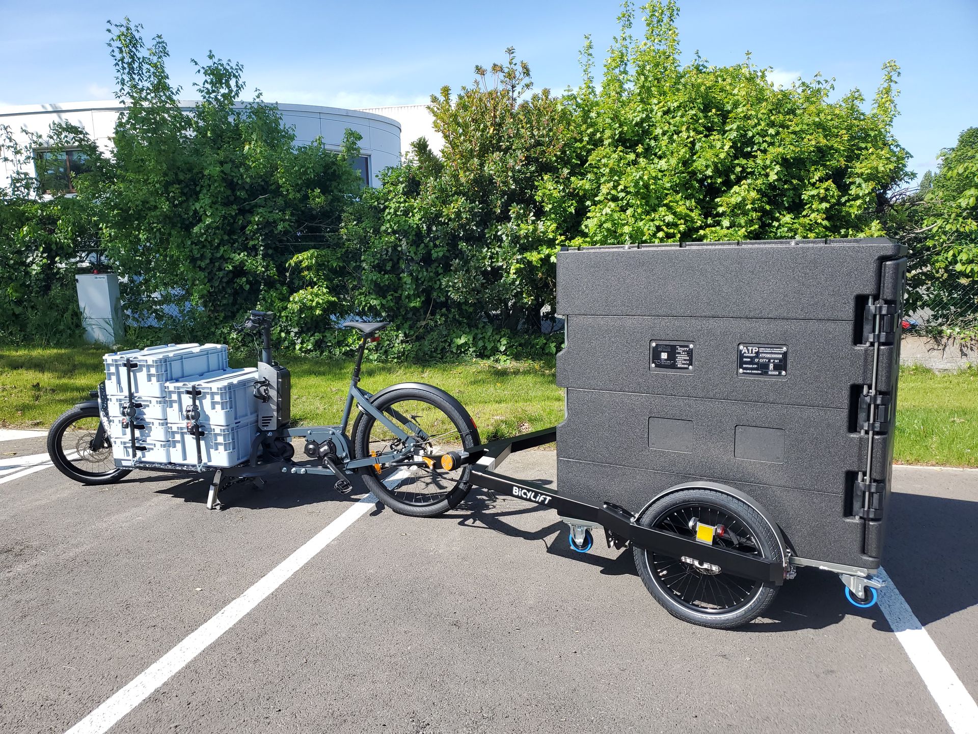 vélo cargo professionnel JHOG-E et conteneur Olivo vélo cargo professionnel JHOG-E et conteneur Olivo