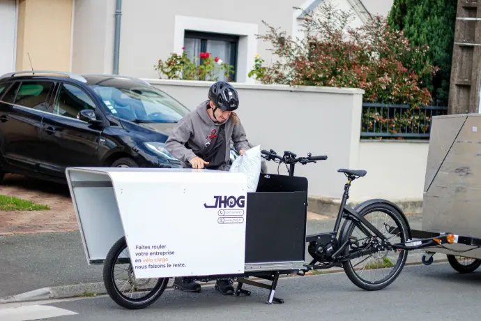 Livraison du dernier kilomètre à vélo cargo professionnel