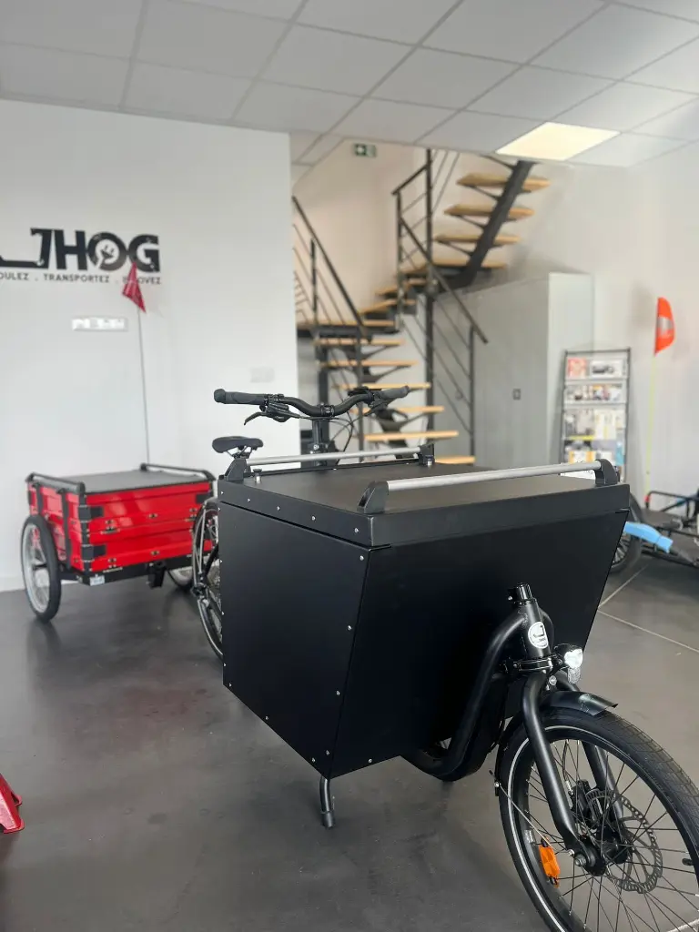 Beau vélo belle remorque