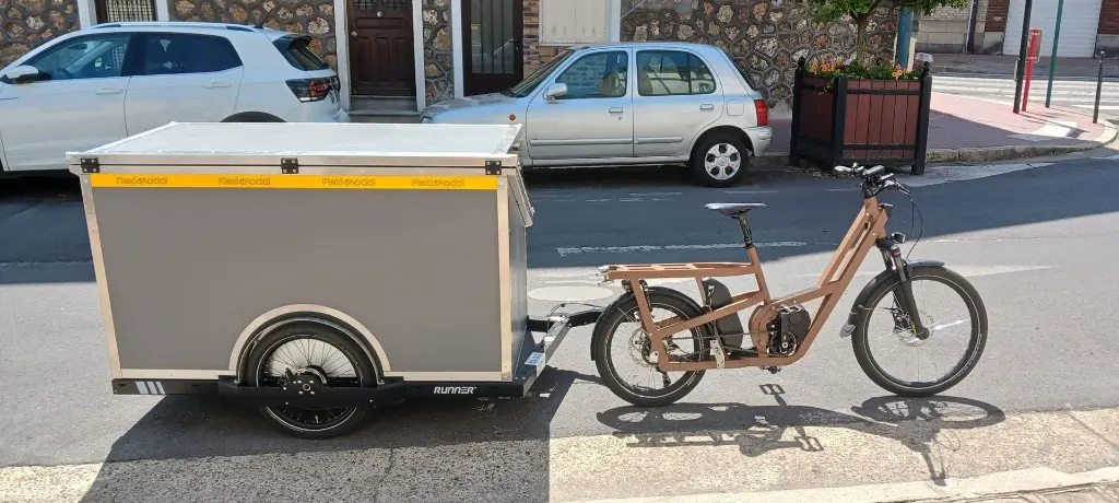 Tractor avec remorque.webp