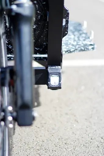 [ELL0047] Éclairage avant fixé au cadre pour vélo cargo JHOG-E - ELLO MOBILITE
